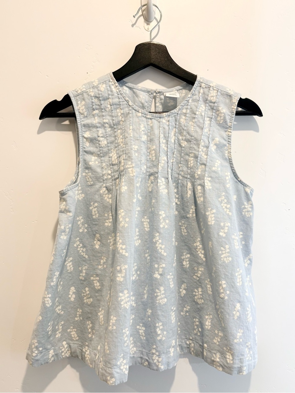 Melrose and Market Light Blue Sleeveless Floral Pintuck Top